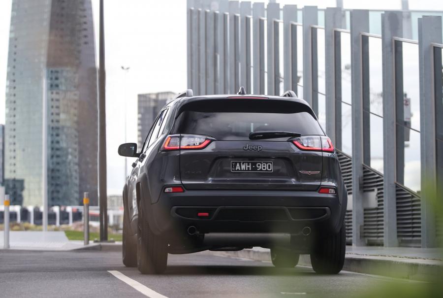  Jeep Cherokee Trailhawk (KL) 2018 года  (AU) (фото 36 из 42)